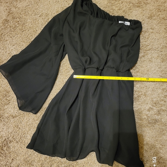 Off the Shoulder Top by TRAMP size L - Picture 6 of 8